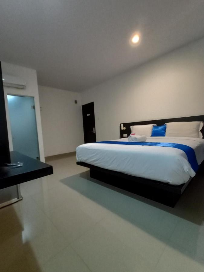 Puri Maju Hotel Jakarta Extérieur photo