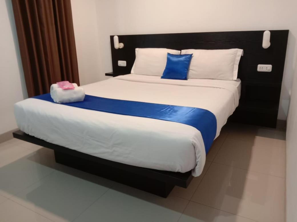 Puri Maju Hotel Jakarta Extérieur photo