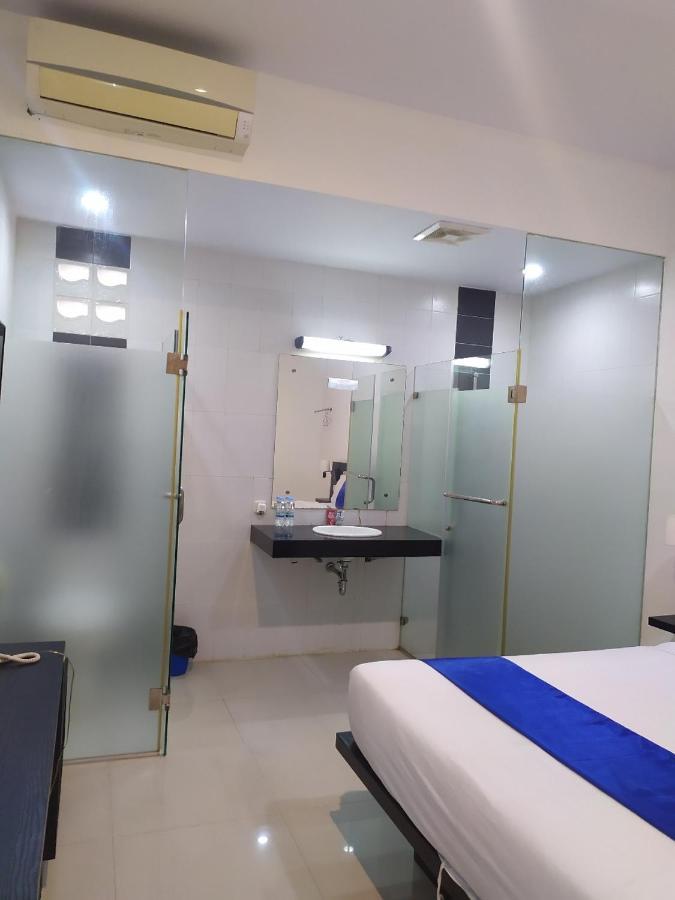 Puri Maju Hotel Jakarta Extérieur photo